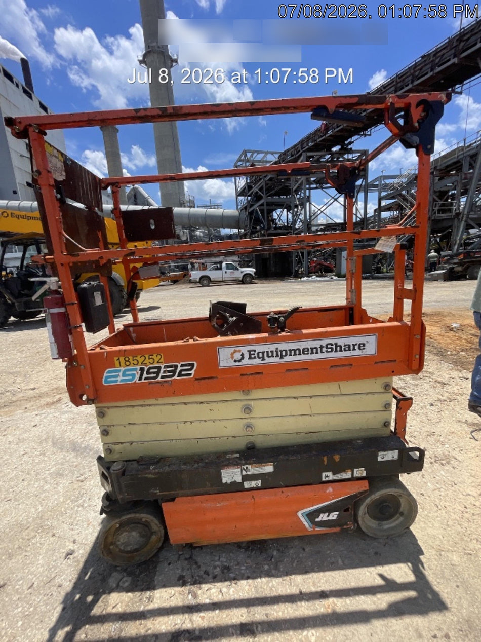 2021 JLG ES1932