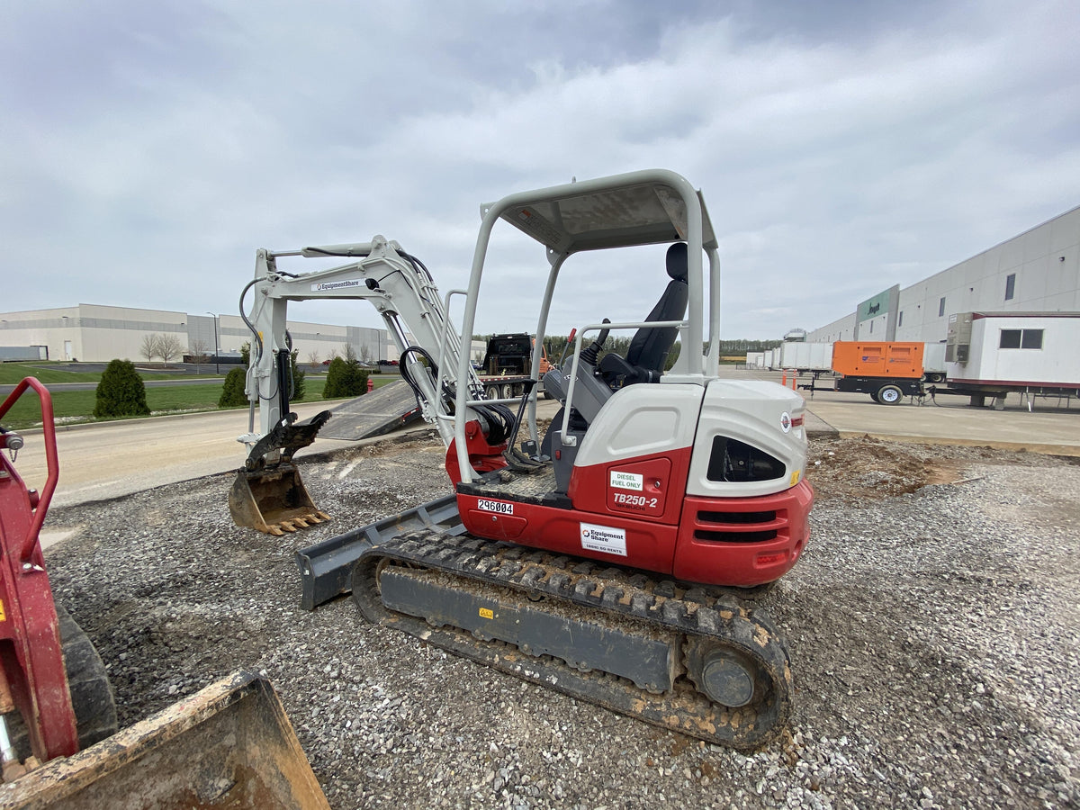 2023 TAKEUCHI TB250-2R