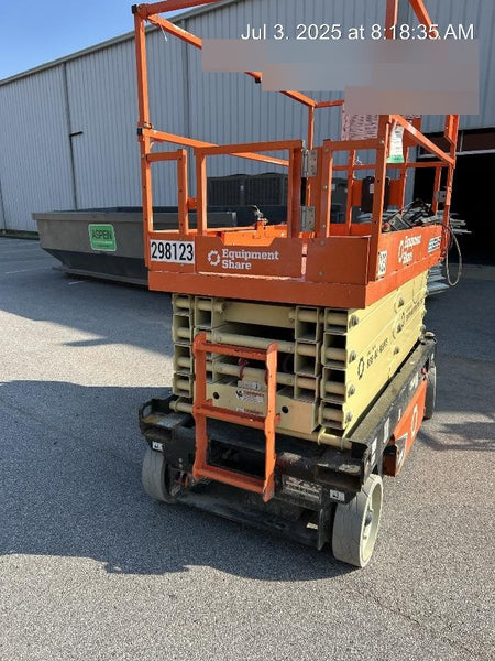 2023 JLG ES3246