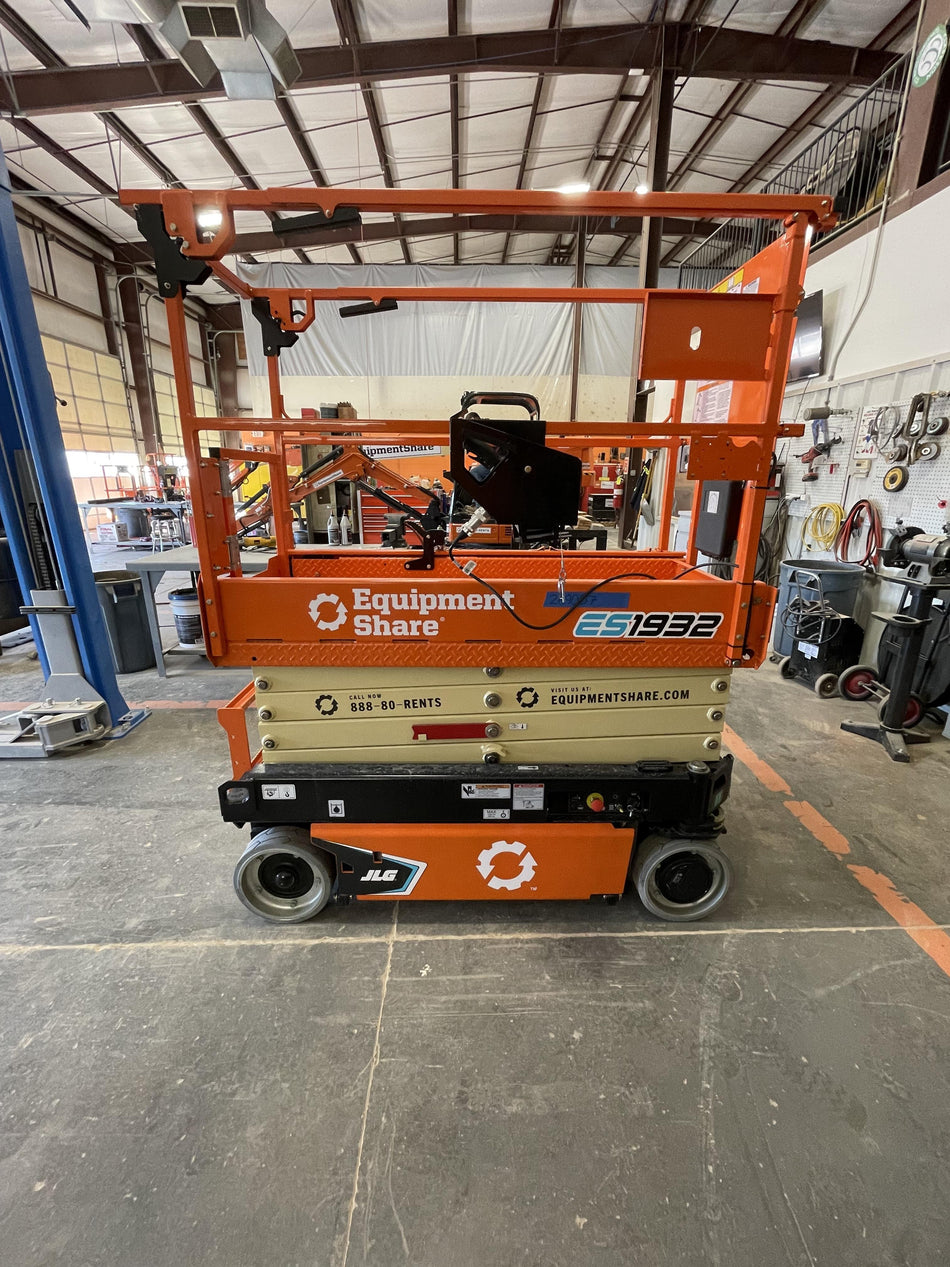 2022 JLG ES1932