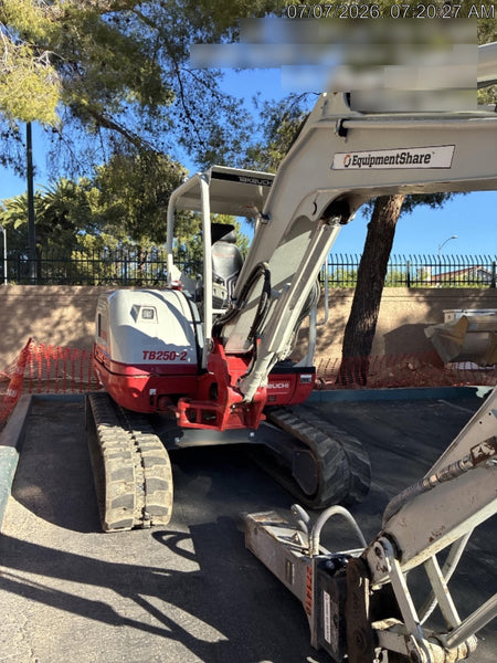 2024 TAKEUCHI TB250-2R