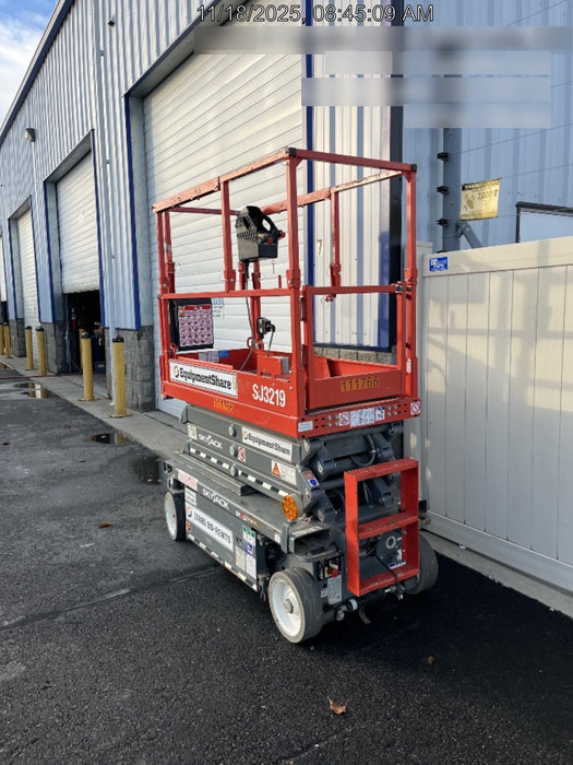 2020 Skyjack SJIII-3219 Solid NM Tires, Half height spring hinged entry gate, Dual Beacons, 800W Inverter