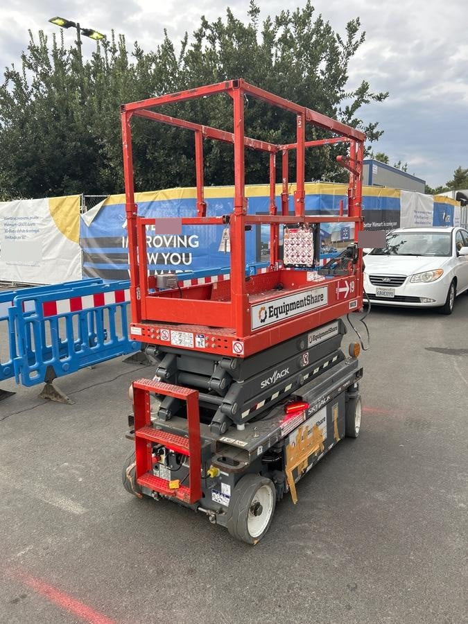 2020 Skyjack SJIII-3219 Solid NM Tires, Half height spring hinged entry gate, Dual Beacons, 800W Inverter