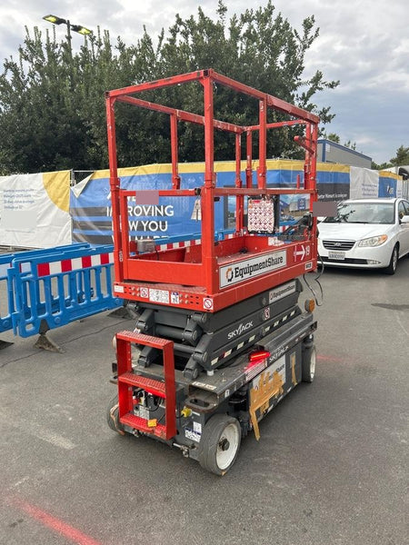 2020 Skyjack SJIII-3219 Solid NM Tires, Half height spring hinged entry gate, Dual Beacons, 800W Inverter