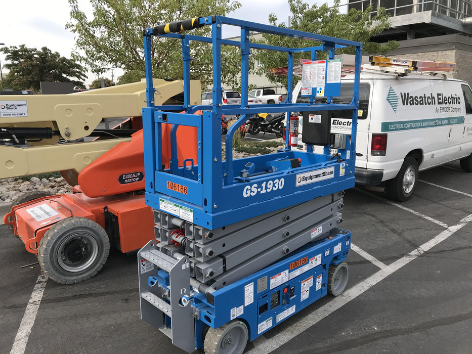2020 Genie GS-1930 Solid Non Marking Tires, Beacon, Folding rails with half height swing gate, 800W Inverter