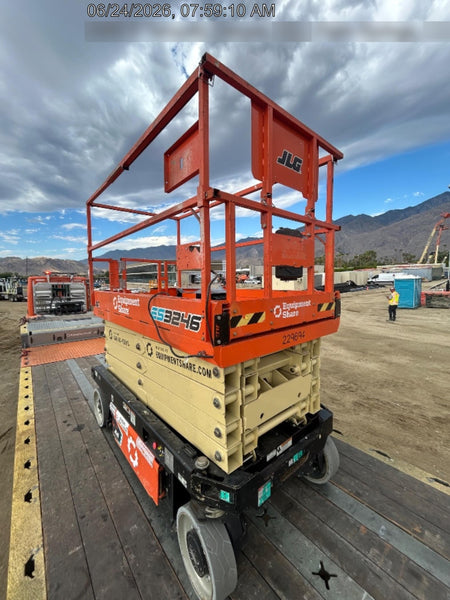 2022 JLG ES3246