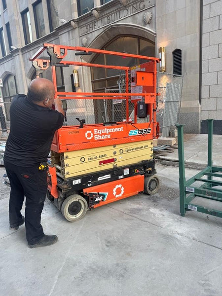 2023 JLG ES1932