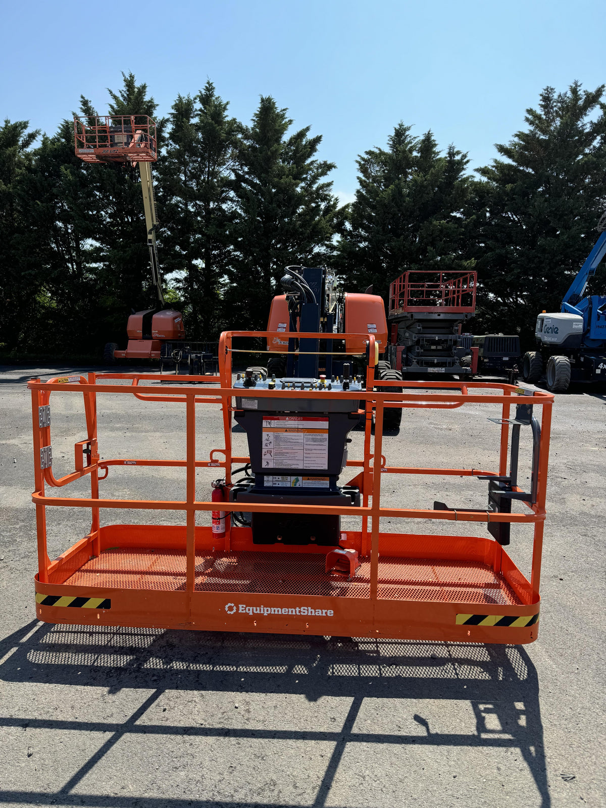 2023 JLG 660SJ