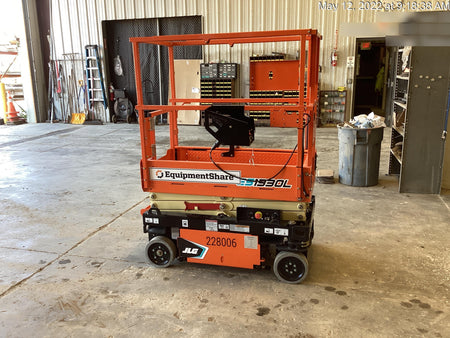 2022 JLG ES1330L