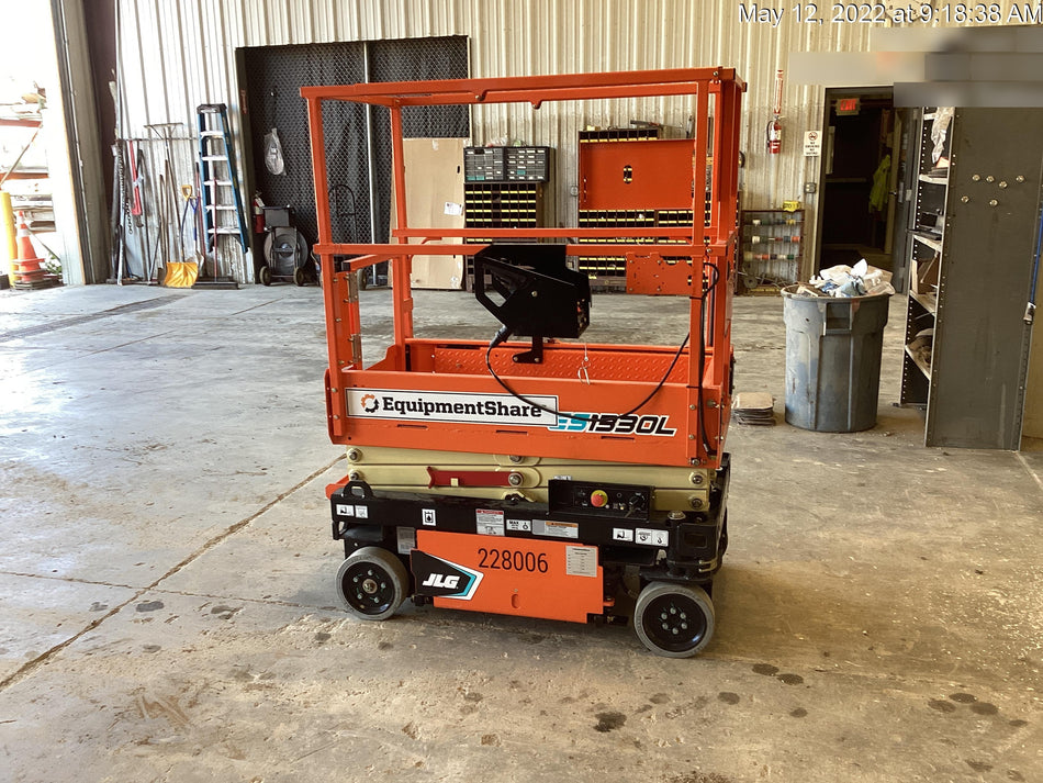 2022 JLG ES1330L