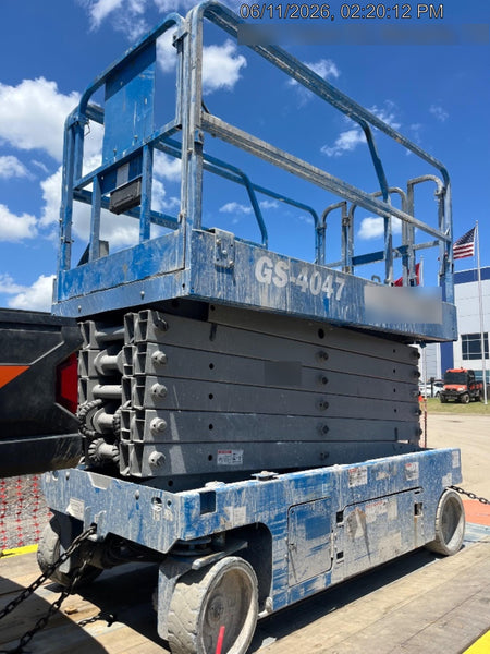 2019 Genie GS-4047 Folding rails with half height swing gate