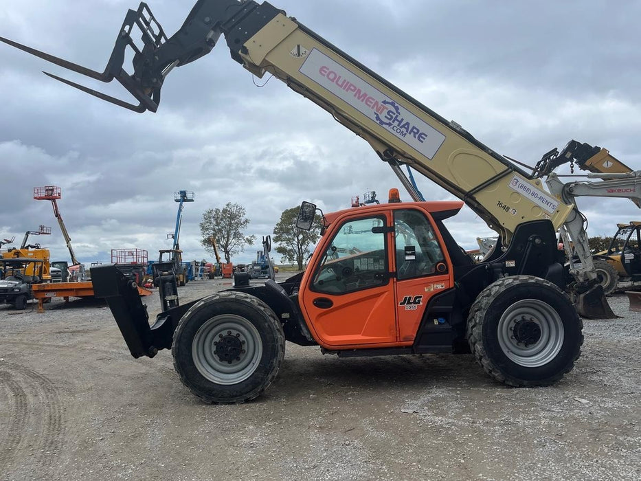 2016 JLG 1055