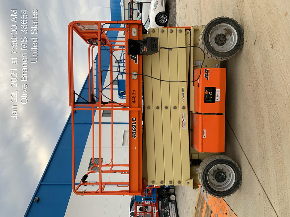 2019 JLG 4069LE