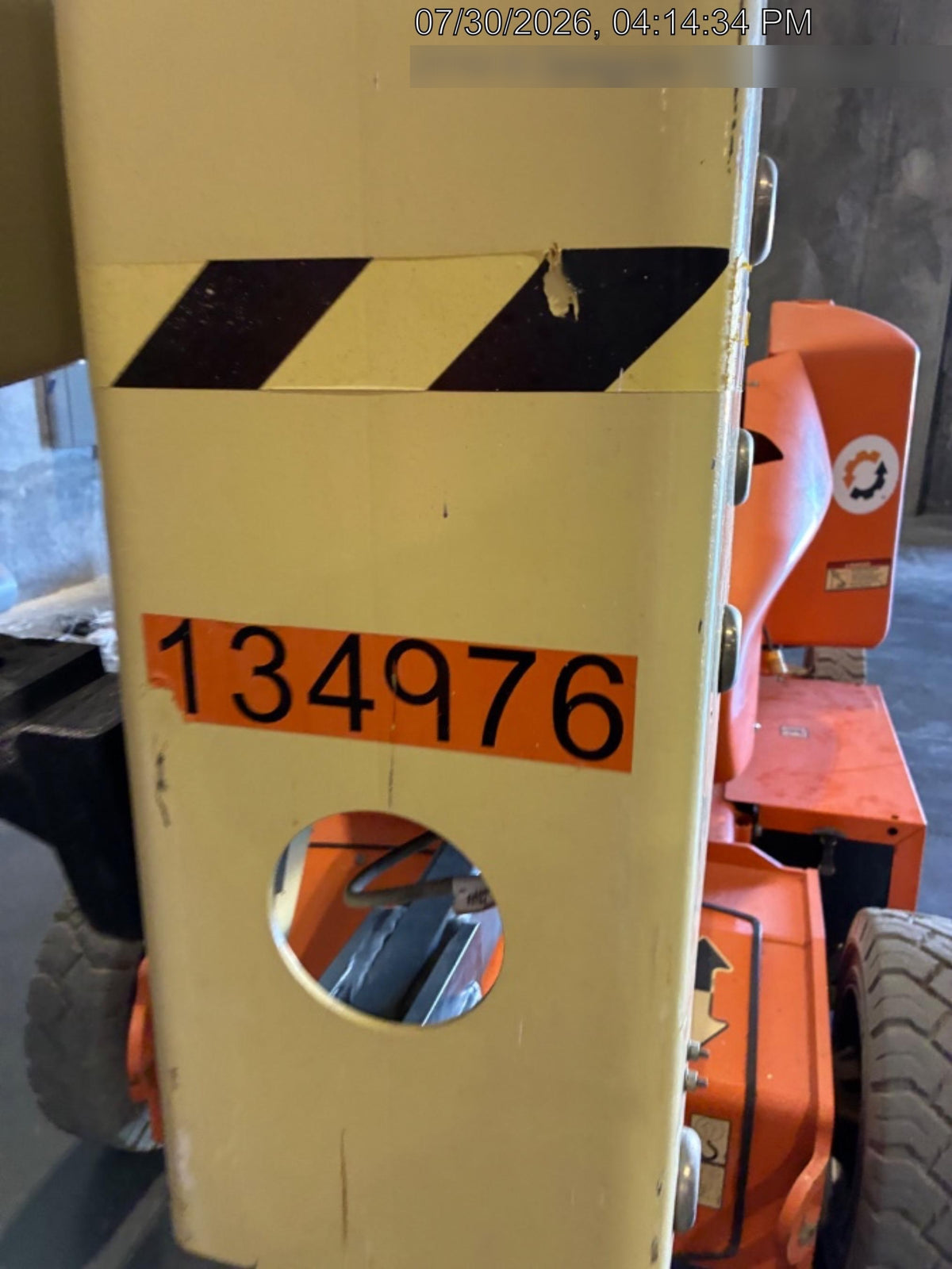 2021 JLG E400AJP Narrow