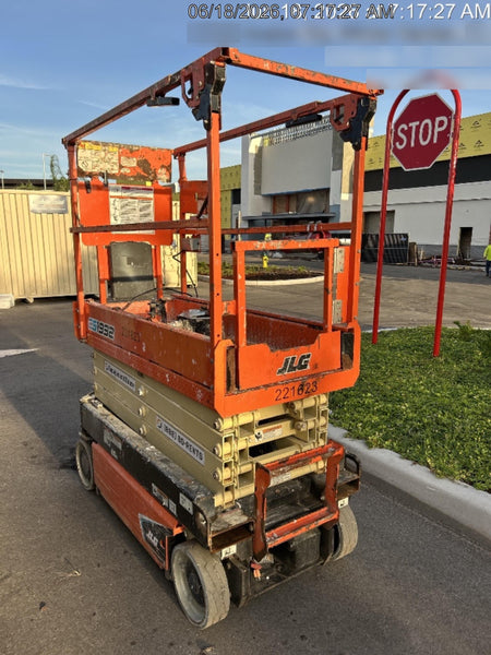 2022 JLG ES1932