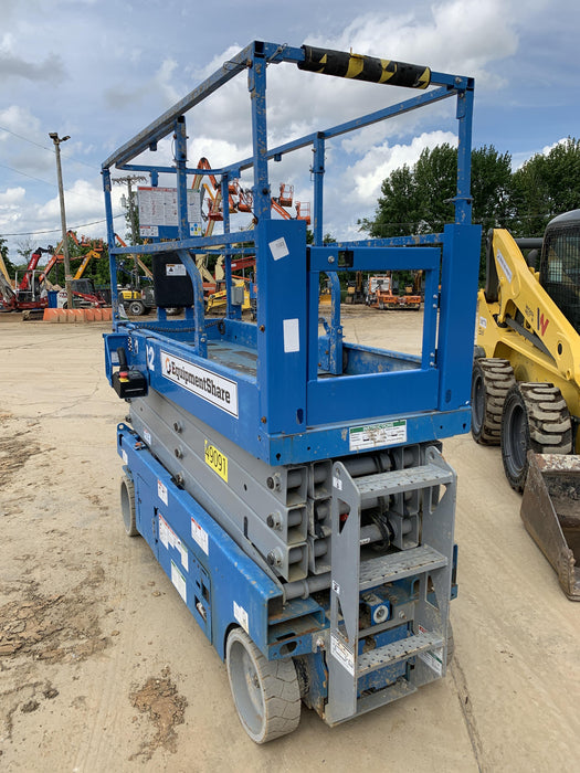 2019 Genie GS-2632 Folding rails with half height swing gate