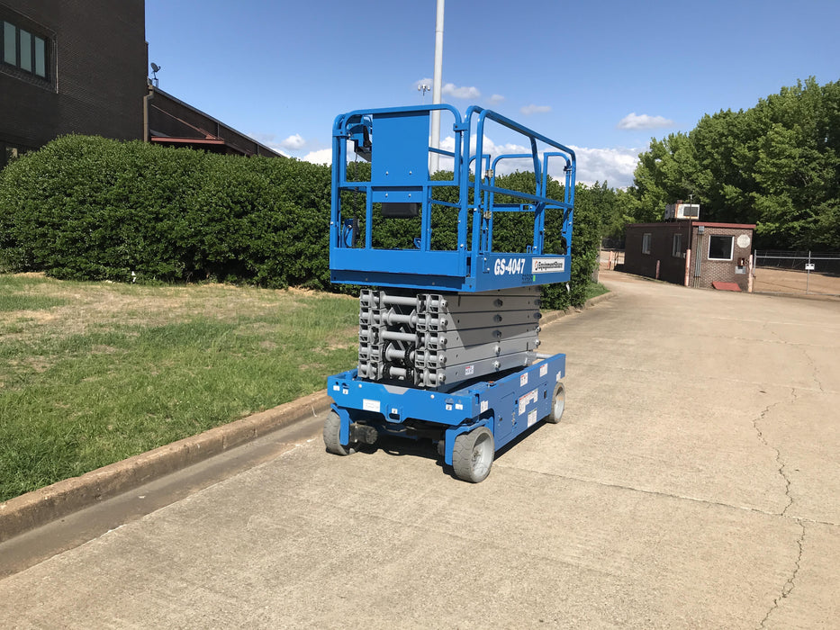 2019 Genie GS-4047 Folding rails with half height swing gate