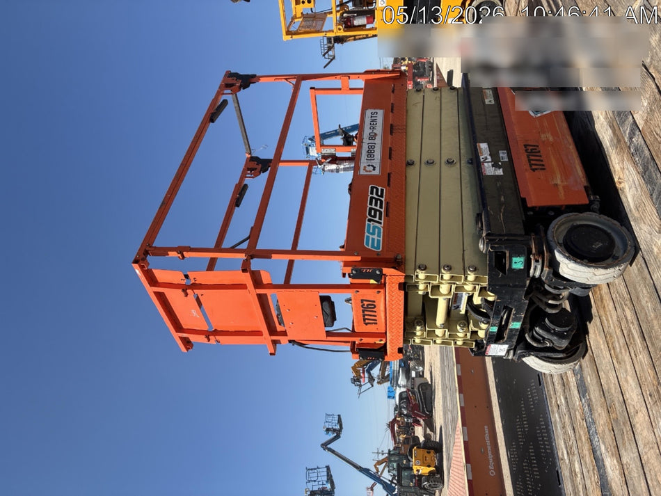 2021 JLG ES1932