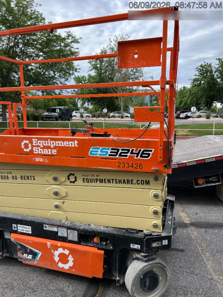 2022 JLG ES3246