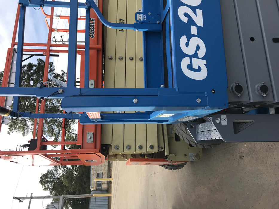 2019 Genie GS-2632 Folding rails with half height swing gate
