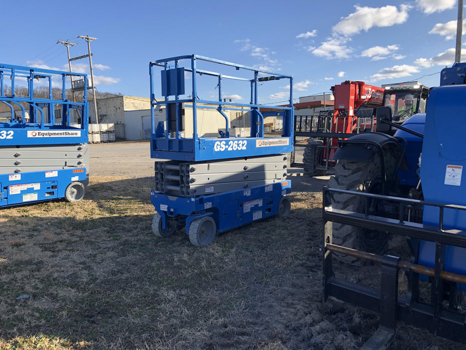 2020 Genie GS-2632 Standard, Folding half height swing gate