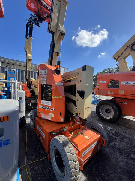 2022 JLG E300AJP