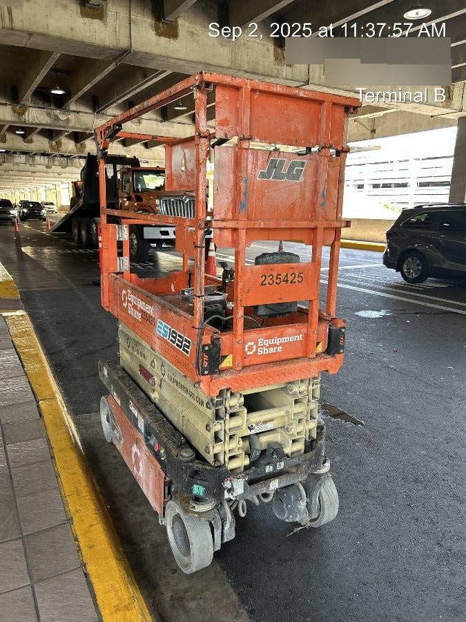 2022 JLG ES1932