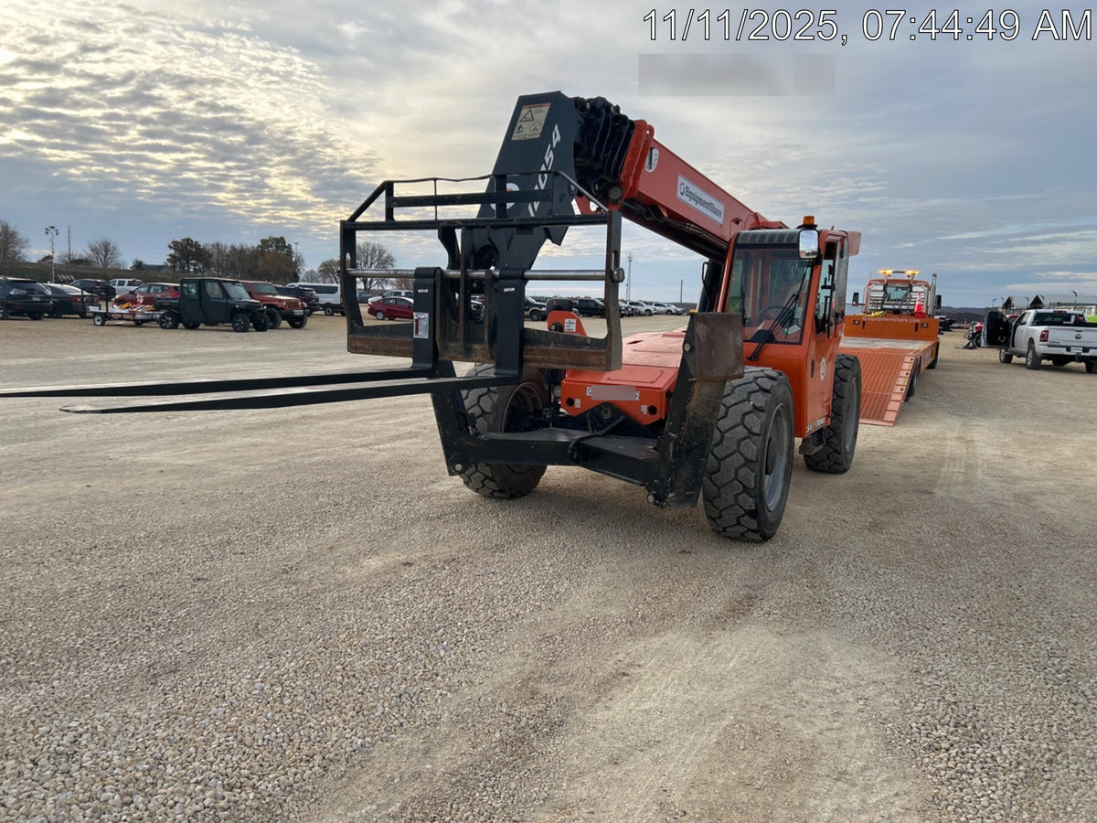 2021 JLG 12054