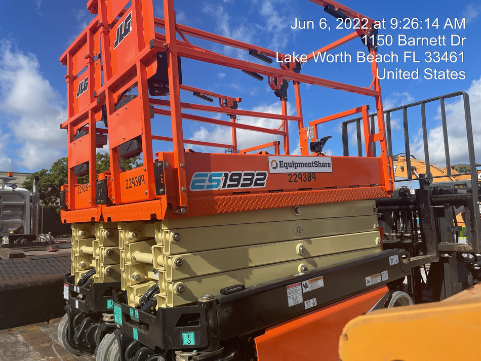 2022 JLG ES1932