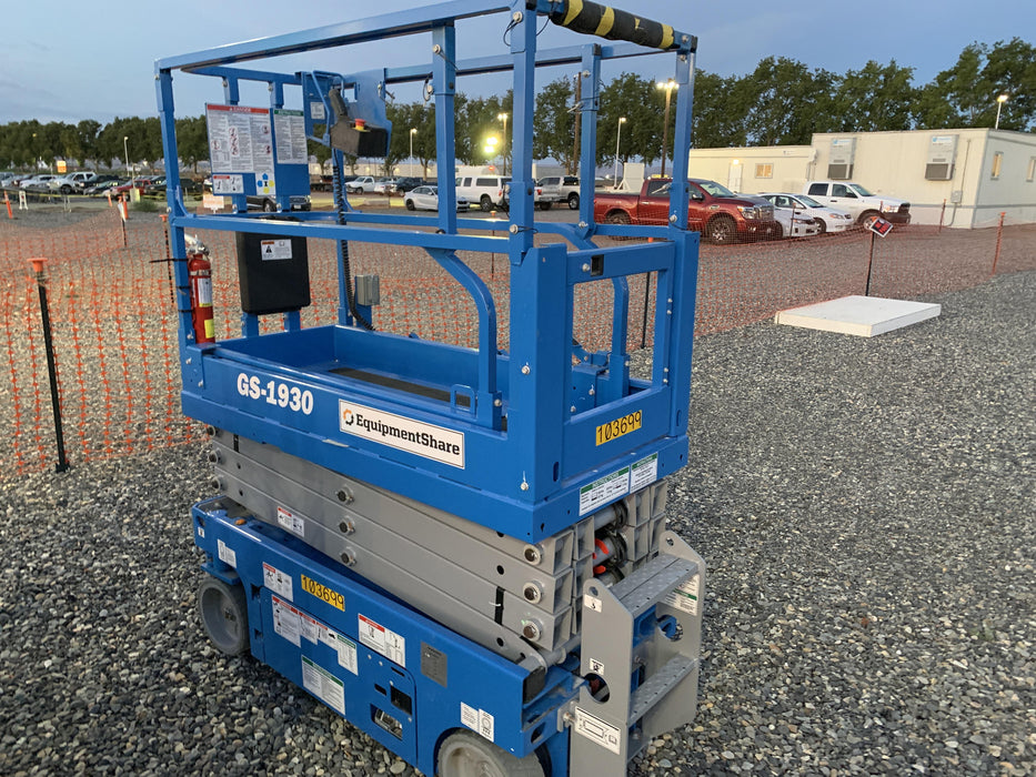 2020 Genie GS-1930 Solid Non Marking Tires, Beacon, Folding rails with half height swing gate, 800W Inverter