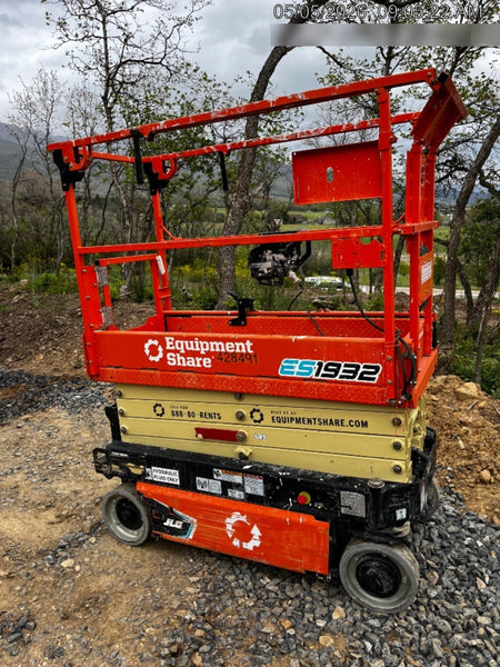 2024 JLG ES1932