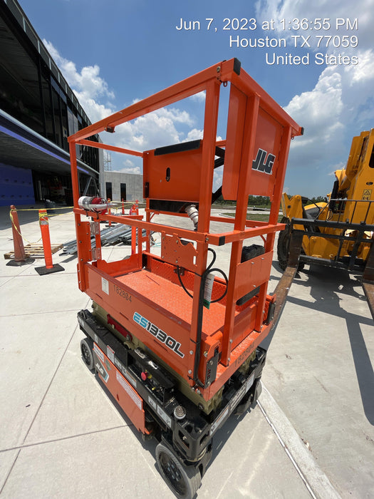 2021 JLG ES1330L