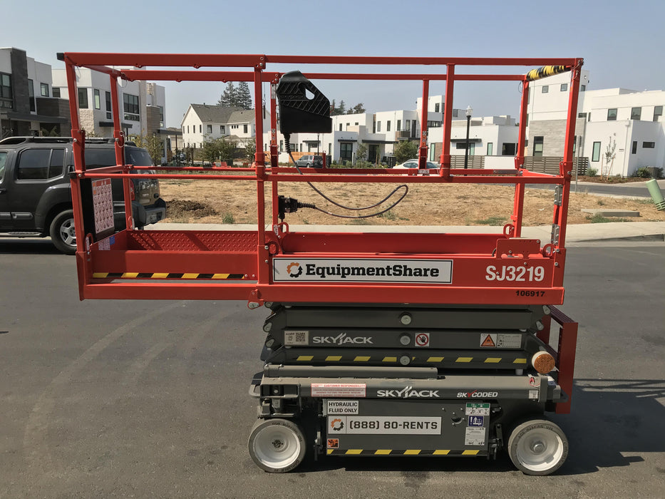 2020 Skyjack SJIII-3219 Solid NM Tires, Half height spring hinged entry gate, Dual Beacons, 800W Inverter