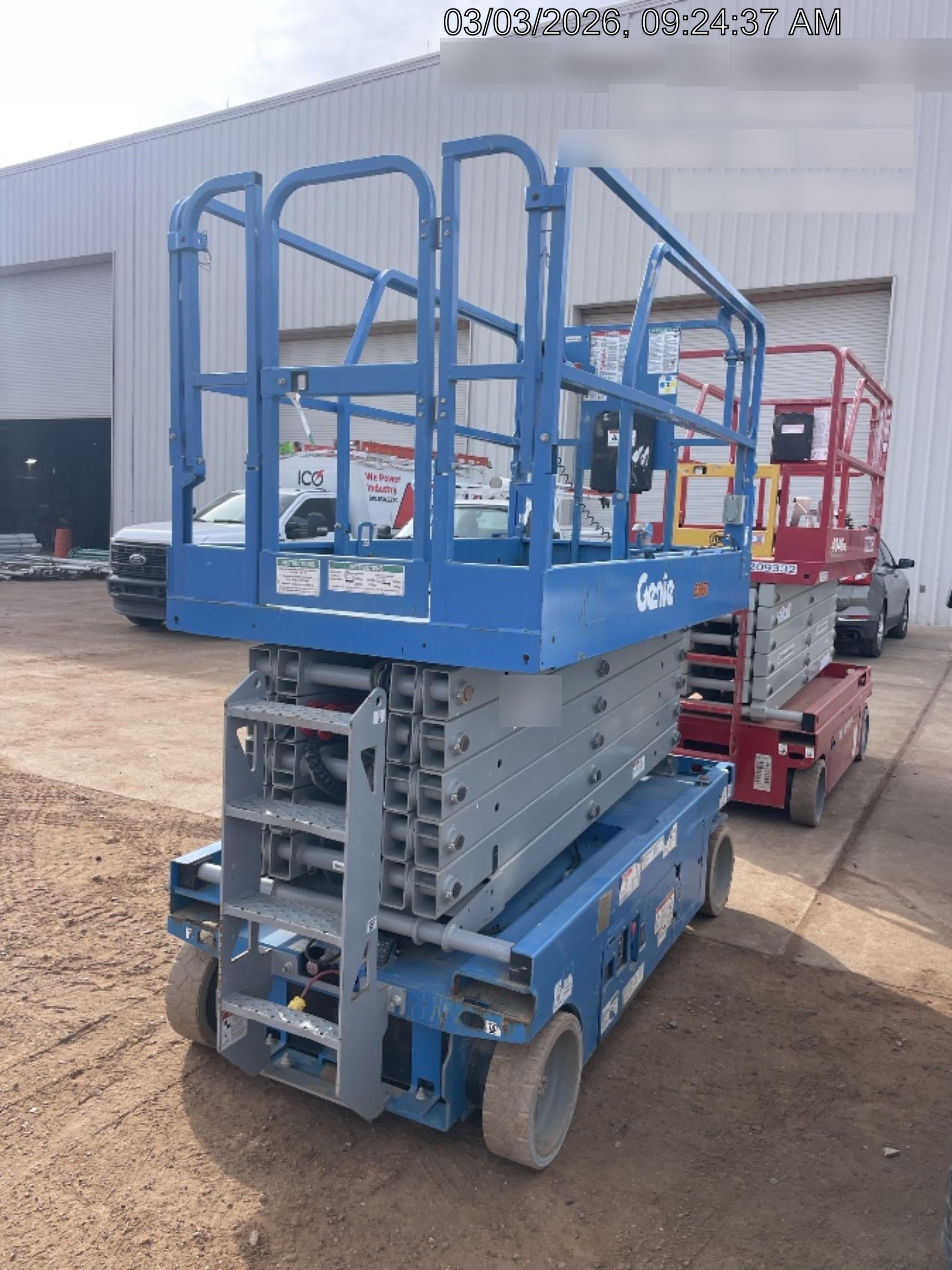 2019 Genie GS-4047 Folding rails with half height swing gate