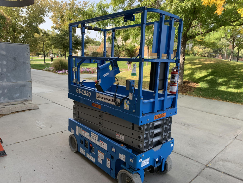 2020 Genie GS-1930 Solid Non Marking Tires, Beacon, Folding rails with half height swing gate, 800W Inverter