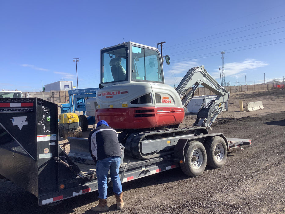 2021 TAKEUCHI TB250-2C