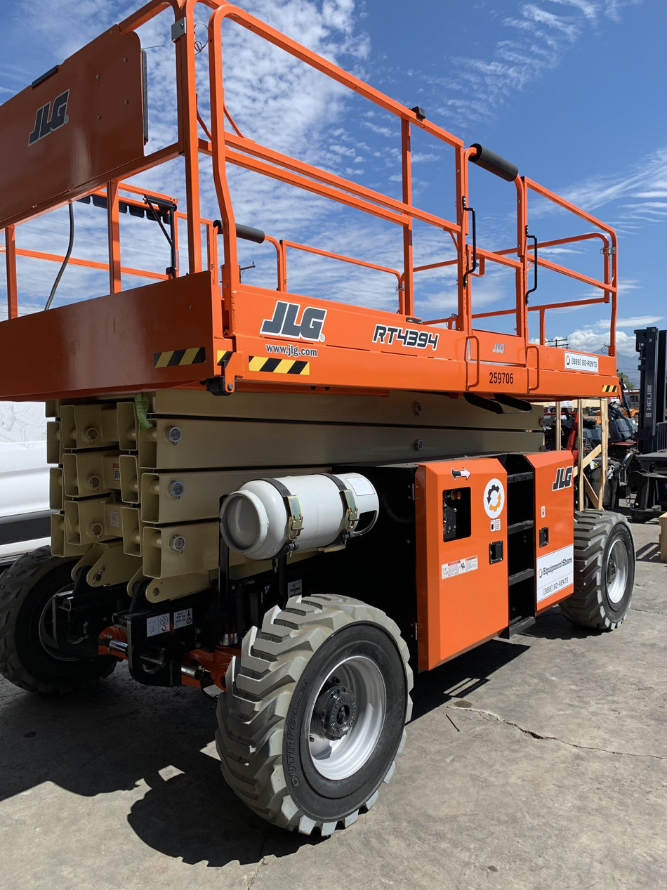 2022 JLG 4394RT