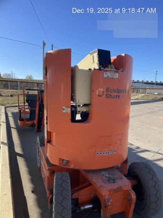 2019 JLG E300AJP