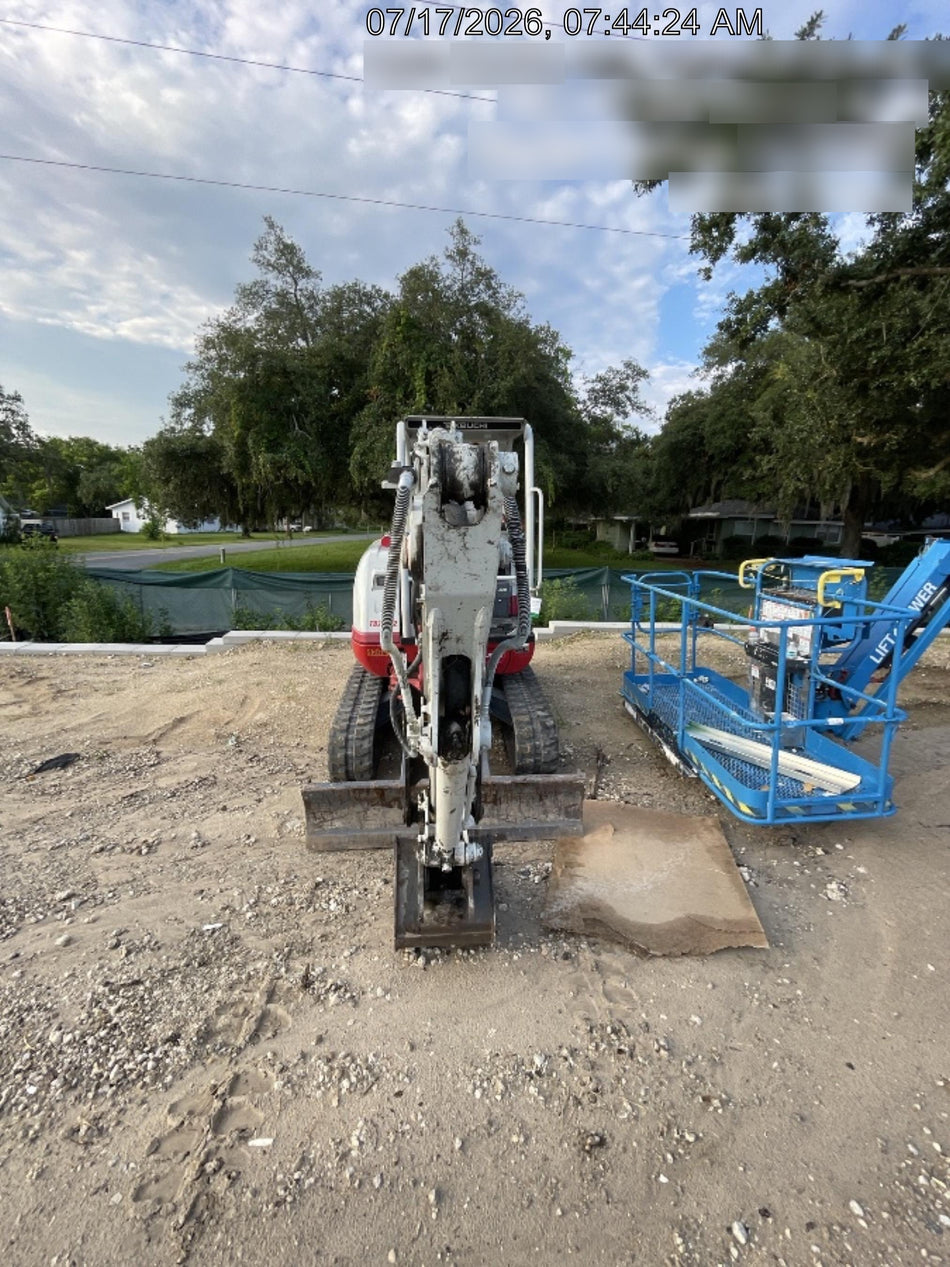 2024 TAKEUCHI TB235-2R