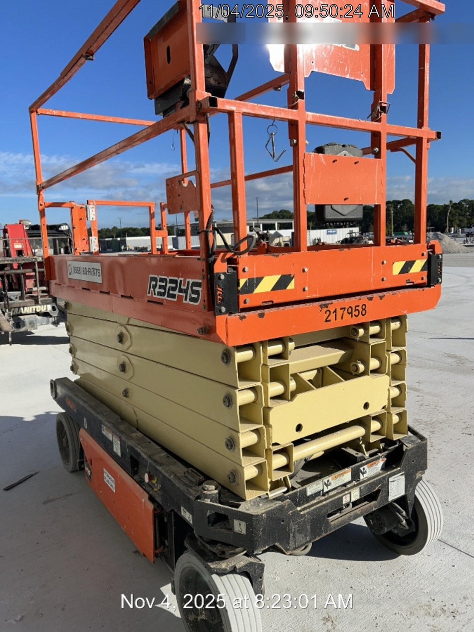 2022 JLG R3246