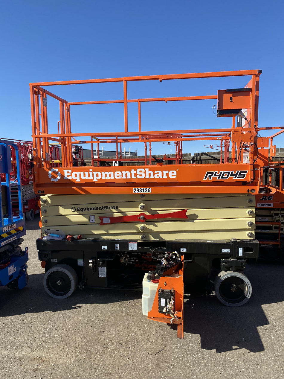 2023 JLG R4045