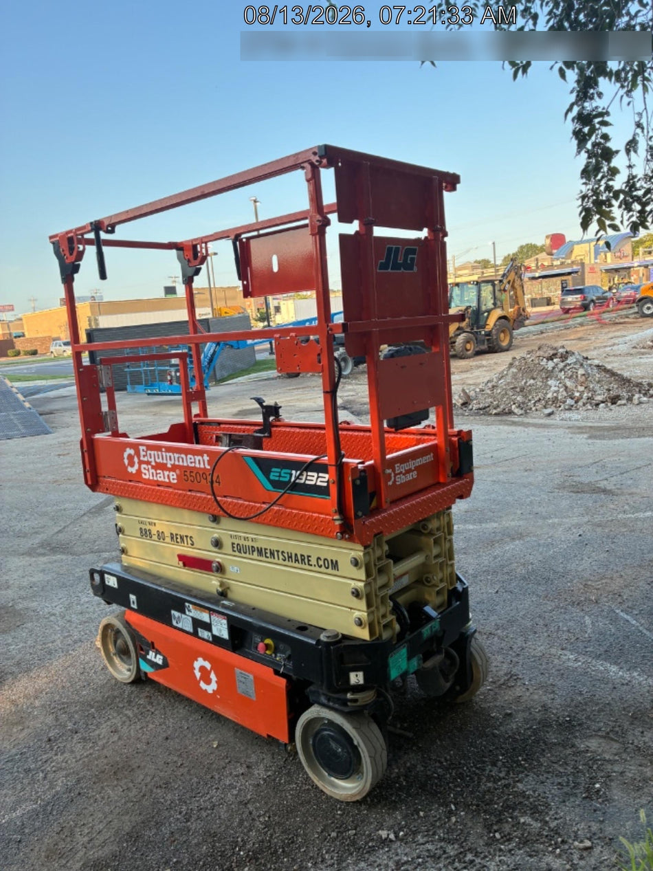 2025 JLG ES1932