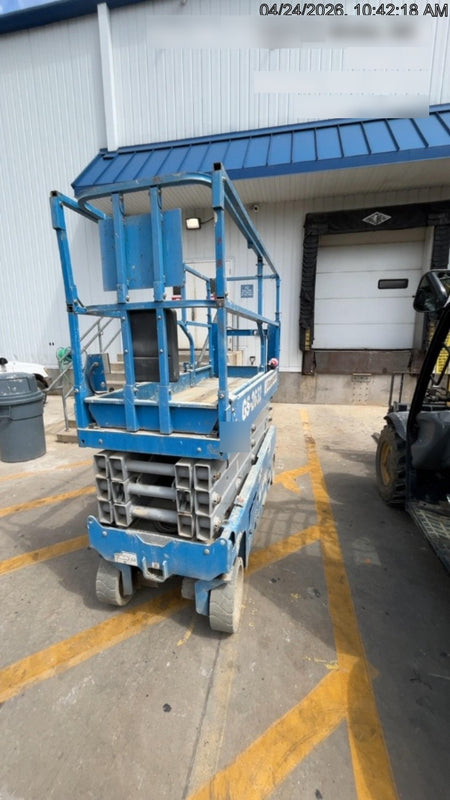 2019 Genie GS-2632 Folding rails with half height swing gate