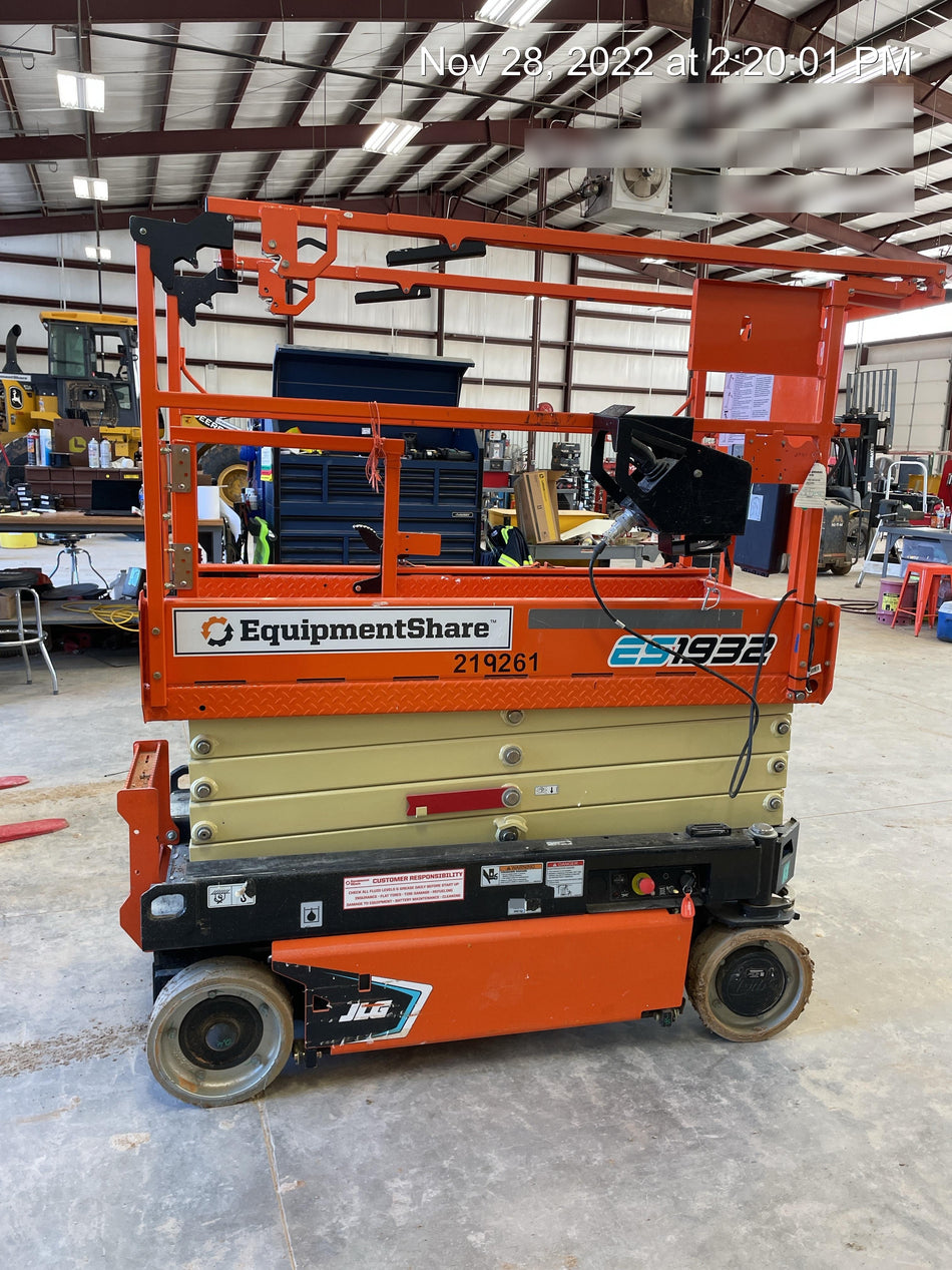 2022 JLG ES1932