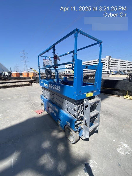 2019 Genie GS-2632 Folding rails with half height swing gate