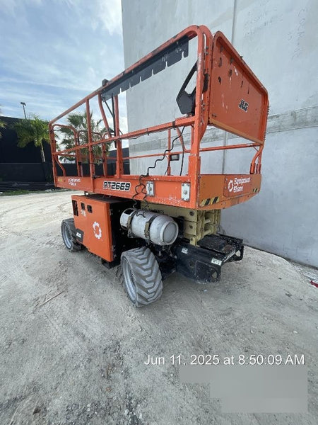 2022 JLG RT2669
