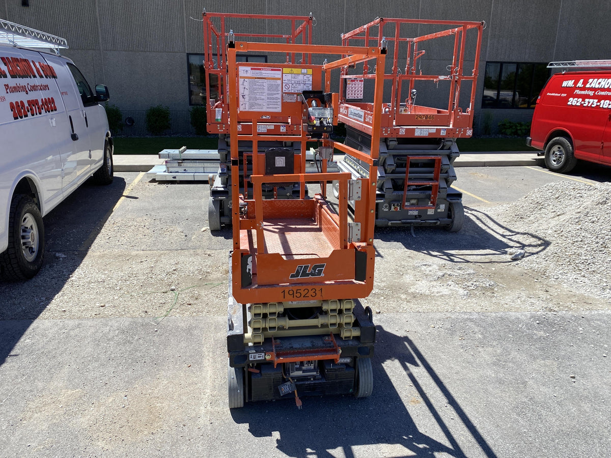2021 JLG ES1330L