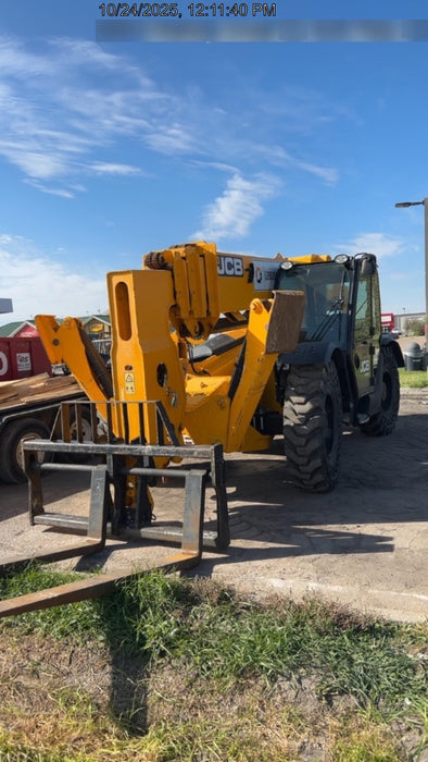 2019 JCB 512-56 Cab/Heat/Air, 109 HP, Solid Tires, STD Worklight, Beacon, Aux Hydraulics, Lifting Eye, Back up Alarm w/66" Carriage/60" Forks