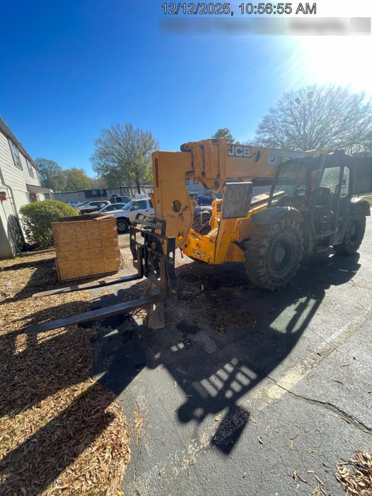 2019 JCB 512-56 109 HP w/Open ROPS, Beacon, Aux Hydraulics, Worklights, Solid Tires 60" Carriage/Forks