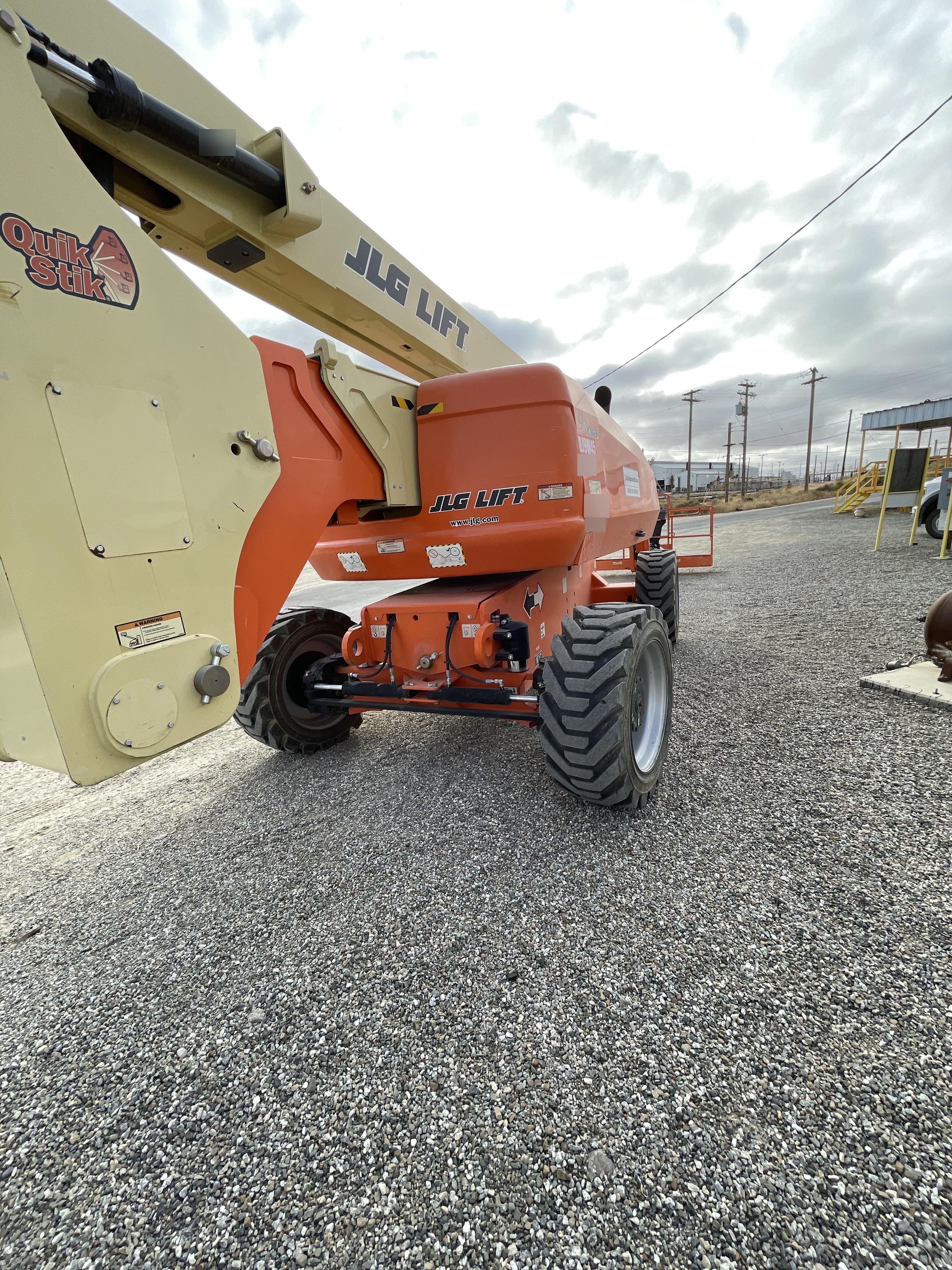 2020 JLG 800AJ